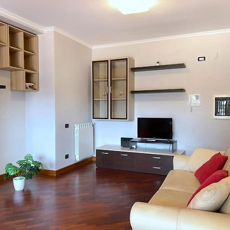 Sun Nest Apartment - Terrace & Garage 피우미치노 외부 사진