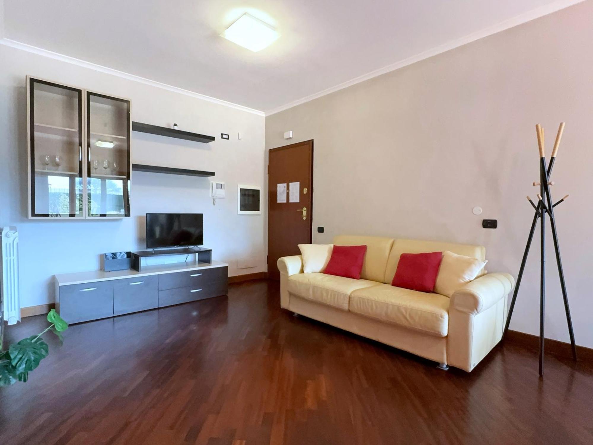 Sun Nest Apartment - Terrace & Garage 피우미치노 외부 사진